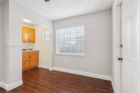 Casa en venta en Hialeah, Florida, 4 dormitorios, 167.97 m2 № 2016794 - foto 28