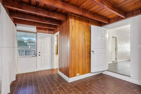 Casa en venta en Hialeah, Florida, 4 dormitorios, 167.97 m2 № 2016794 - foto 21