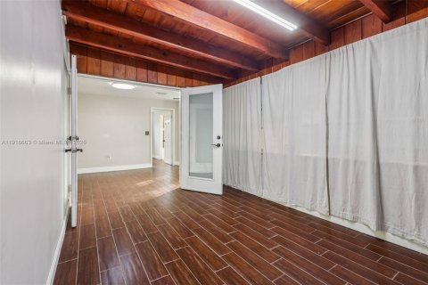 Casa en venta en Hialeah, Florida, 4 dormitorios, 167.97 m2 № 2016794 - foto 19