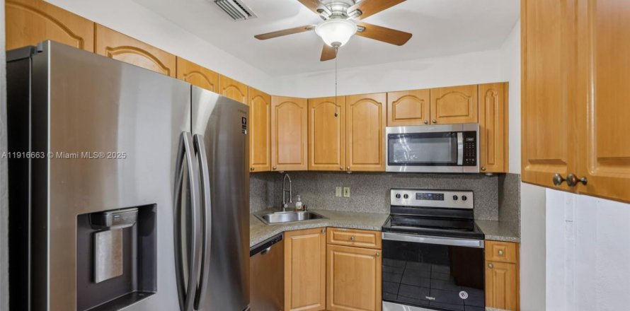 Casa en Hialeah, Florida 4 dormitorios, 167.97 m2 № 2016794