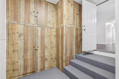 Casa en venta en Hialeah, Florida, 4 dormitorios, 167.97 m2 № 2016794 - foto 17