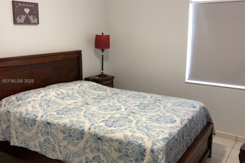 House in Miami, Florida 3 bedrooms, 105.72 sq.m. № 1994594 - photo 5