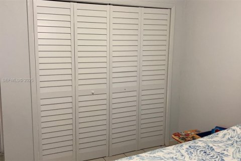 House in Miami, Florida 3 bedrooms, 105.72 sq.m. № 1994594 - photo 4