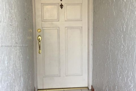 House in Miami, Florida 3 bedrooms, 105.72 sq.m. № 1994594 - photo 6