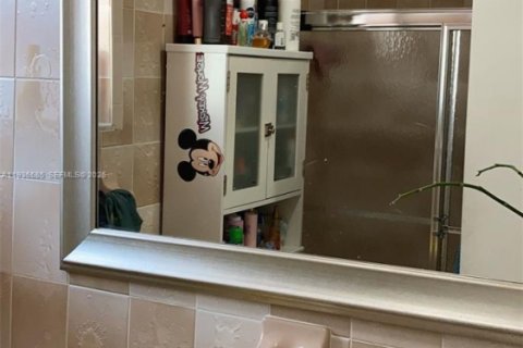 House in Miami, Florida 3 bedrooms, 105.72 sq.m. № 1994594 - photo 2