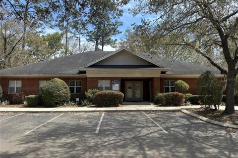 Propiedad comercial en alquiler en Gainesville, Florida, 226.12 m2 № 1902281 - foto 1