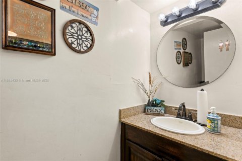 Townhouse in Miami, Florida 3 bedrooms, 156.82 sq.m. № 1944084 - photo 10