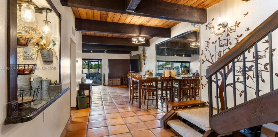 Townhouse in Miami, Florida 3 bedrooms, 156.82 sq.m. № 1944084