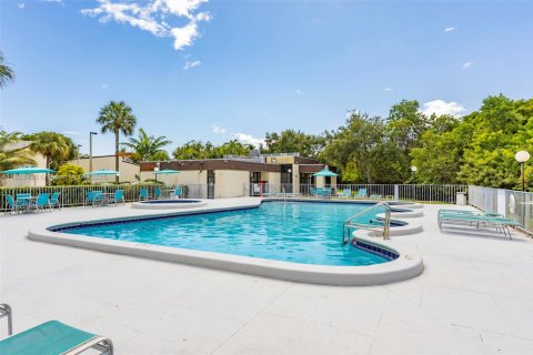 Townhouse in Miami, Florida 3 bedrooms, 156.82 sq.m. № 1944084 - photo 28