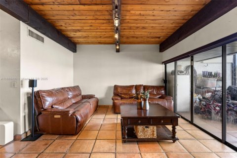 Townhouse in Miami, Florida 3 bedrooms, 156.82 sq.m. № 1944084 - photo 3