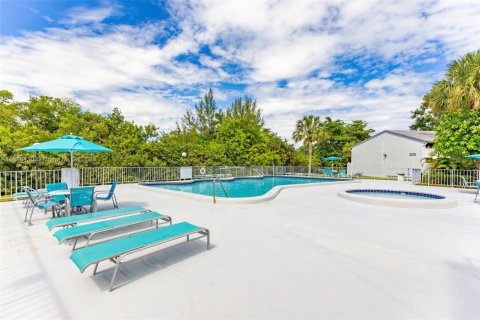 Townhouse in Miami, Florida 3 bedrooms, 156.82 sq.m. № 1944084 - photo 27