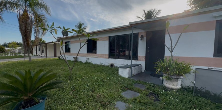 Casa en Fort Lauderdale, Florida 4 dormitorios, 136.57 m2 № 2016198