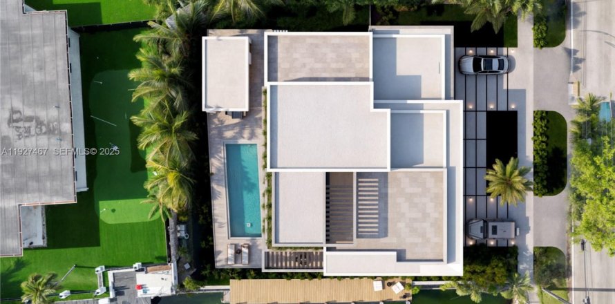 Дом в Норт-Майами, Флорида 6 спален № 1988231