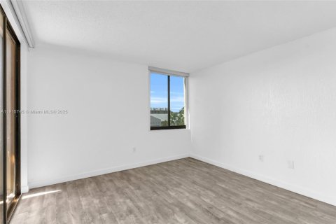 Copropriété à vendre à Miami, Floride: 2 chambres, 86.4 m2 № 2017945 - photo 14