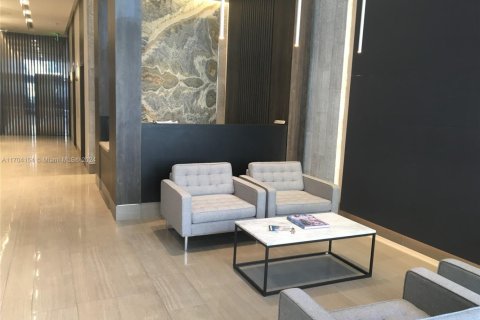 Propiedad comercial en venta en Miami, Florida № 2055015 - foto 12