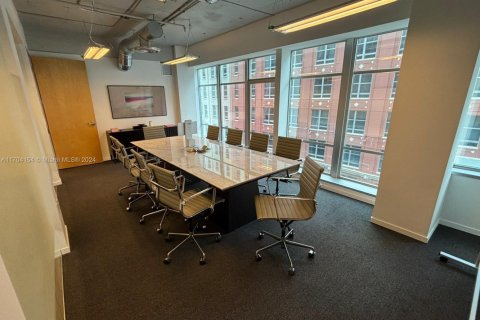 Propiedad comercial en venta en Miami, Florida № 2055015 - foto 11