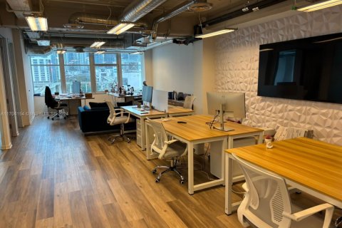 Propiedad comercial en venta en Miami, Florida № 2055015 - foto 2