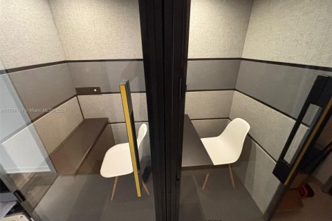 Propiedad comercial en venta en Miami, Florida № 2055015 - foto 10