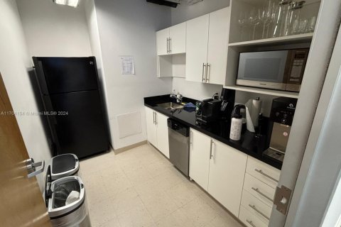 Propiedad comercial en venta en Miami, Florida № 2055015 - foto 8