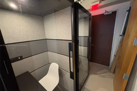 Propiedad comercial en venta en Miami, Florida № 2055015 - foto 9