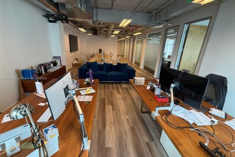 Propiedad comercial en venta en Miami, Florida № 2055015 - foto 3