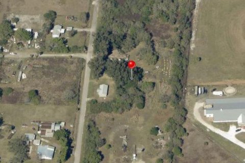 Commercial property in Okeechobee, Florida № 2178422