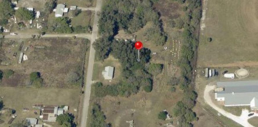 Commercial property in Okeechobee, Florida № 2178422
