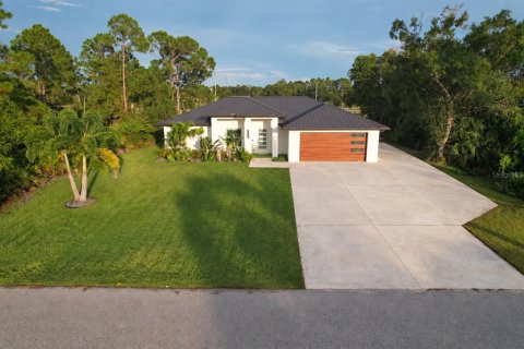 Casa en Port Charlotte, Florida 3 dormitorios, 168.99 m2 № 2387563