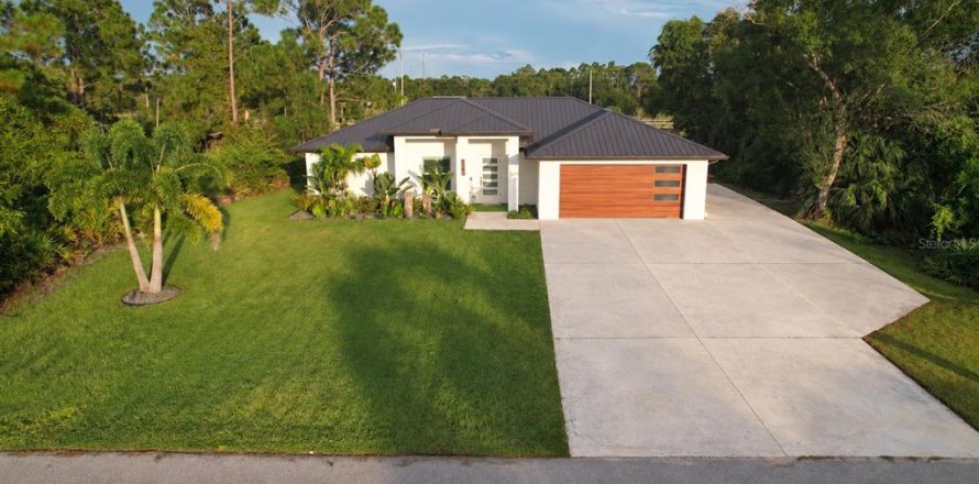 Casa en Port Charlotte, Florida 3 dormitorios, 168.99 m2 № 2387563