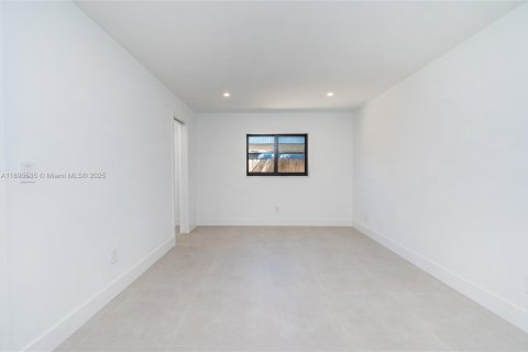 House in Palmetto Bay, Florida 4 bedrooms, 176.98 sq.m. № 1943365 - photo 14