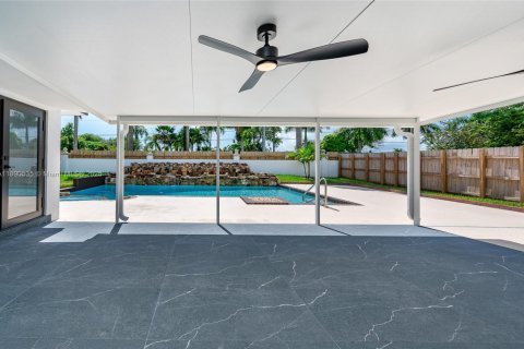 House in Palmetto Bay, Florida 4 bedrooms, 176.98 sq.m. № 1943365 - photo 28