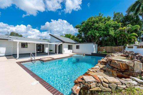 House in Palmetto Bay, Florida 4 bedrooms, 176.98 sq.m. № 1943365 - photo 22