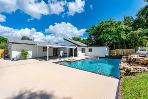 House in Palmetto Bay, Florida 4 bedrooms, 176.98 sq.m. № 1943365 - photo 19