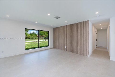 House in Palmetto Bay, Florida 4 bedrooms, 176.98 sq.m. № 1943365 - photo 7