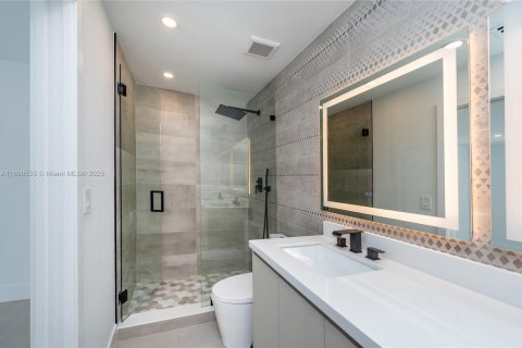 House in Palmetto Bay, Florida 4 bedrooms, 176.98 sq.m. № 1943365 - photo 16