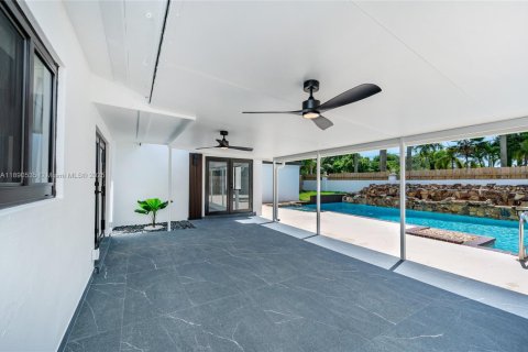 House in Palmetto Bay, Florida 4 bedrooms, 176.98 sq.m. № 1943365 - photo 29
