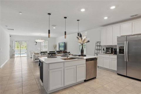Casa en venta en Kissimmee, Florida, 5 dormitorios, 269.04 m2 № 2386571 - foto 4