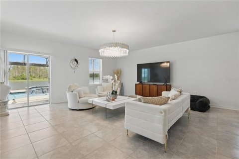 Casa en venta en Kissimmee, Florida, 5 dormitorios, 269.04 m2 № 2386571 - foto 3