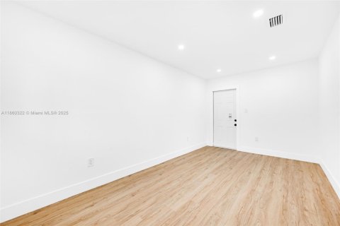 Casa en venta en Miami, Florida, 3 dormitorios, 107.3 m2 № 1887668 - foto 23