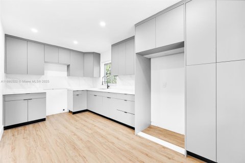 Casa en venta en Miami, Florida, 3 dormitorios, 107.3 m2 № 1887668 - foto 19