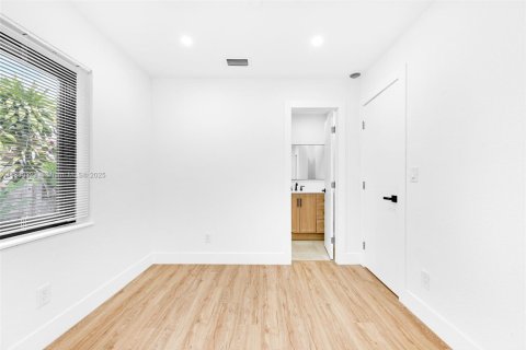 Casa en venta en Miami, Florida, 3 dormitorios, 107.3 m2 № 1887668 - foto 9