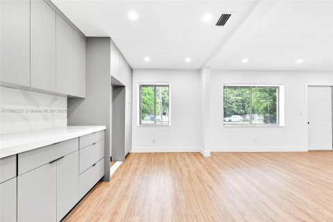 Casa en venta en Miami, Florida, 3 dormitorios, 107.3 m2 № 1887668 - foto 21
