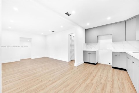 Casa en venta en Miami, Florida, 3 dormitorios, 107.3 m2 № 1887668 - foto 20