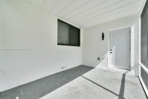 Casa en venta en Miami, Florida, 3 dormitorios, 107.3 m2 № 1887668 - foto 29