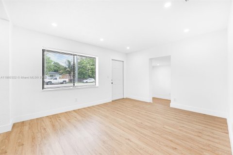 Casa en venta en Miami, Florida, 3 dormitorios, 107.3 m2 № 1887668 - foto 2