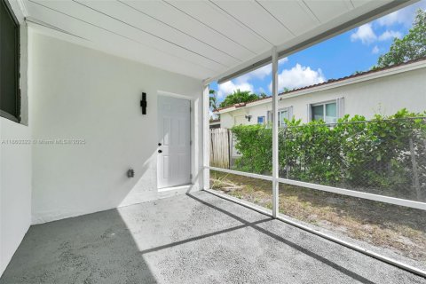 Casa en venta en Miami, Florida, 3 dormitorios, 107.3 m2 № 1887668 - foto 30