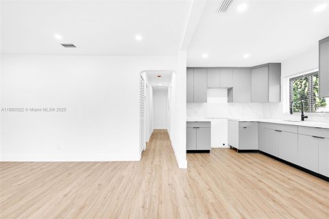 Casa en venta en Miami, Florida, 3 dormitorios, 107.3 m2 № 1887668 - foto 18