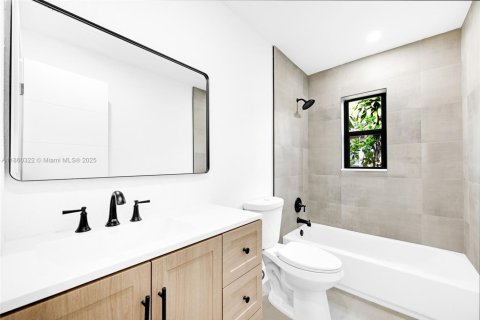 Casa en venta en Miami, Florida, 3 dormitorios, 107.3 m2 № 1887668 - foto 3