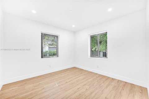 Casa en venta en Miami, Florida, 3 dormitorios, 107.3 m2 № 1887668 - foto 4