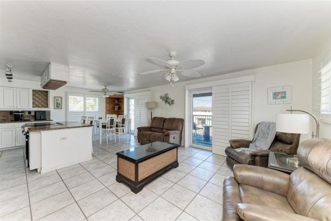 Casa en venta en Anna Maria, Florida, 4 dormitorios, 144.93 m2 № 2216628 - foto 4